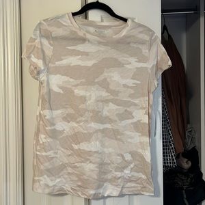 NWT Athleta 100% organic cotton beige camo tshirt